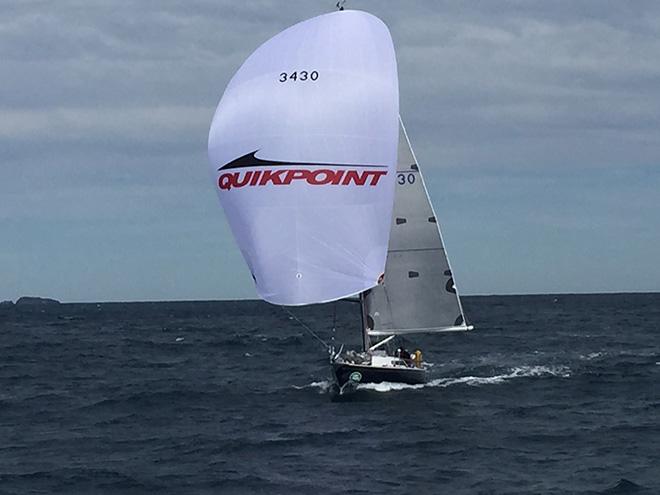 Quikpoint Azzurro taken by Ty Oxley on Perpetual Loyal towards end of race © Andrea Francolini
